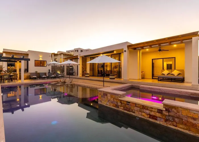 8br Estate, Pool, Hot Tub, 4 Holiday home *