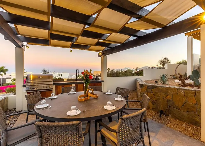8br Estate, Pool, Hot Tub, 4 Holiday home