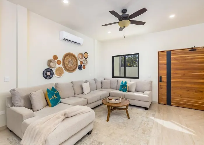 8br Estate, Pool, Hot Tub, 4 Holiday home San Jose del Cabo