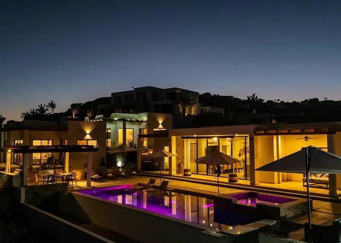 8br Estate, Pool, Hot Tub, 4 Holiday home