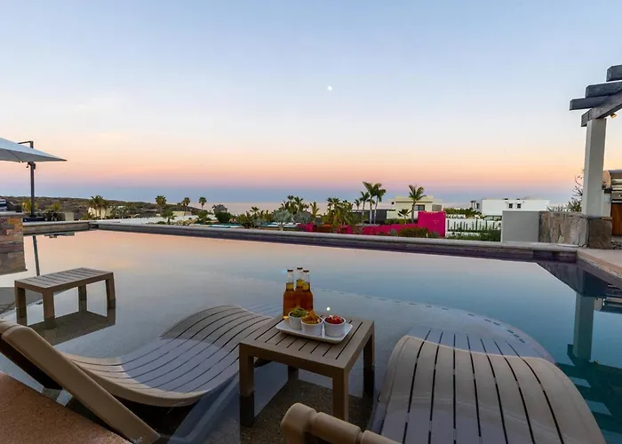 8br Estate, Pool, Hot Tub, 4 Holiday home *