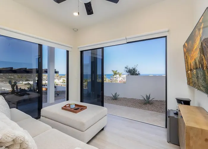 8br Estate, Pool, Hot Tub, 4 Holiday home *